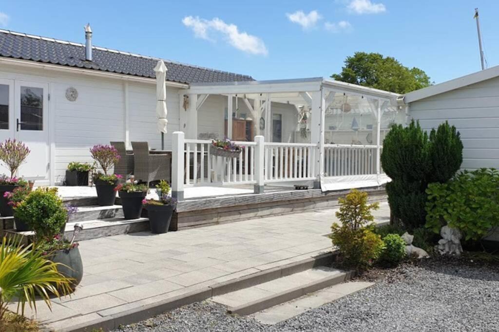 Prachtig Scandinavisch Chalet Makkum Exterior foto